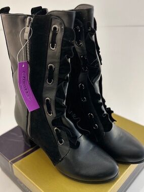 Luvshoe's Canada Black Lace-Up Boots Size 8 (38) NWT